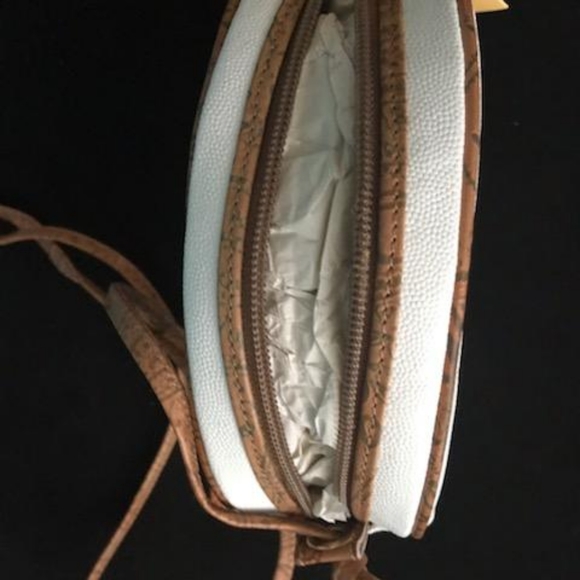 NEW: Philippe Salvet, Small White & Tan Purse - Picture 9 of 10